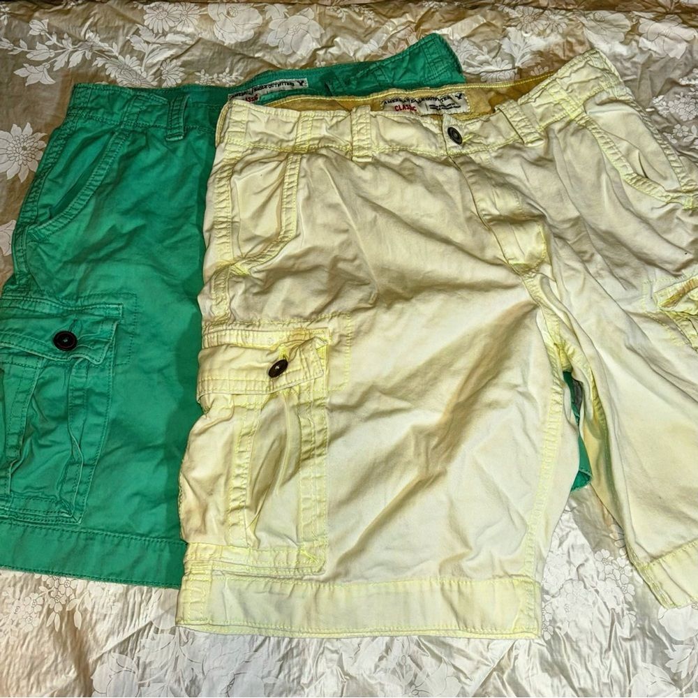 AMERICAN EAGLE OUTFITTERS 2 pairs Cotton Cargo Neon Yellow/Green size 34